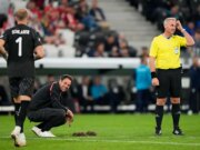 Le qualificazioni ai Mondiali sono sospese dopo che in campo si è aperta una voragine