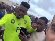Andre Onana coinvolto nello scontro fisico dopo la sconfitta del Camerun