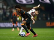 Il Corinthians debutta con la terza maglia elettrica Nike Complete 90 contro il Flamengo