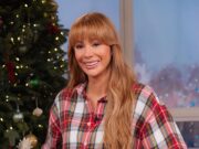 Olivia Attwood regala ai suoi due cani adottivi un Natale alternativo al Corinthia Lodge mentre attacca Kim e Khloe Kardashian per aver regalato dei cuccioli ai loro figli