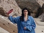 La figlia di Rob Reiner, Romy, si appoggia al fidanzato in mezzo a un dolore “inimmaginabile” due settimane dopo l’omicidio dei suoi genitori