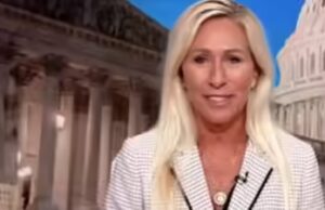 Marjorie Taylor Greene critica la donna MAGA dicendo che le loro “labbra e seni gonfi” la mettono “a disagio”