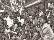 “Strolling Out, Talking Up: Feminist Avenue Theatre in India” descrive spettacoli di strada che hanno sensibilizzato sui problemi delle donne