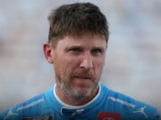 Il pilota della NASCAR Denny Hamlin rompe il silenzio dopo che papà muore in un incendio in casa
