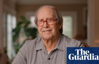 “È tornato dalla morte”: Chevy Chase ha trascorso otto giorni in coma durante la pandemia di Covid