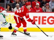 I Crimson Wings pubblicizzano la fiducia in se stessi mentre accolgono i Jet che affondano