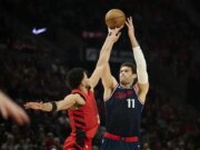 I 9 tre di Brook Lopez alimentano i Clippers per vincere sui Blazers