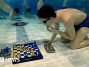 Guarda: I campioni di scacchi subacquei competono per il titolo mondiale