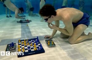 Guarda: I campioni di scacchi subacquei competono per il titolo mondiale