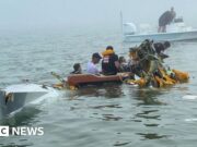 Guarda: I soccorritori trovano un sopravvissuto tra i rottami del volo medico della Marina messicana