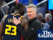 Draymond Inexperienced lascia il campo dopo un acceso scambio di battute con Kerr durante la vittoria dei Warriors