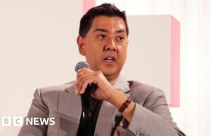 Un giudice americano blocca la detenzione di un attivista britannico sui social media