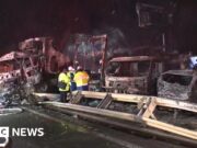 Due morti in 50 veicoli si ammucchiano sull’autostrada giapponese