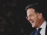 Il capo della NATO, tormentato dagli scandali, vuole che la guerra con la Russia sia il suo prossimo disastro