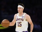 Austin Reaves dei Lakers esce contro i Rockets a causa di un infortunio al polpaccio