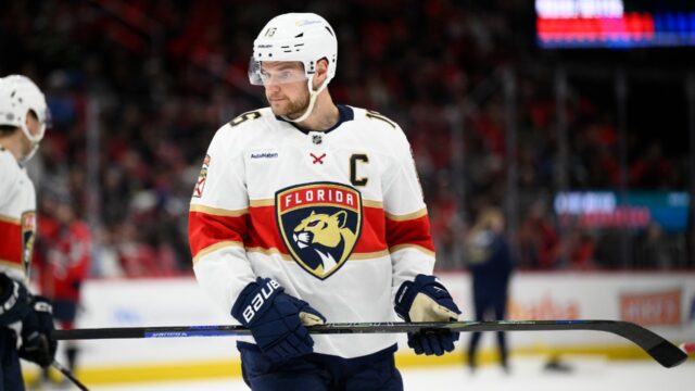 Florida-Panthers-center-Aleksander-Barkov.jpg