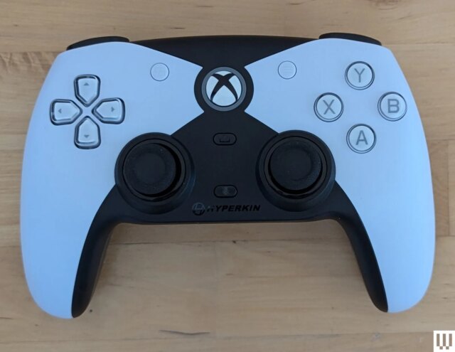 Hyperkin-The-Competitor-Controller-overhead-Reviewer-Photo-SOURCE-Matt-Kamen.jpg
