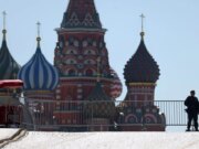 Gli influencer di destra si rallegrano: l’amministratore Trump concede un visto al propagandista russo accusato