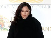Jessie J si sente “più giù da un po’” dopo l’anno più difficile con il cancro al seno