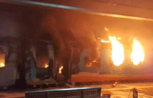 Guarda: il fuoco travolge due pullman del Tatanagar – Ernakulam Categorical in Andhra Pradesh