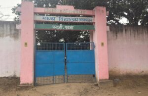 Gli studenti denunciano la discriminazione di casta da parte degli insegnanti nel villaggio di Alawalpur adottato da Ravi Shankar Prasad