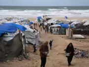 La pioggia gelata inonda i campi di Gaza e lascia i palestinesi sfollati in condizioni disastrose