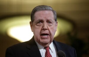 Jeffrey R. Holland, il prossimo nella linea di successione alla guida della chiesa mormone, muore a 85 anni