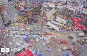 Guarda: i ladri rubano il bancomat dall’interno di un negozio in Texas