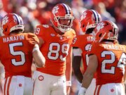 I tifosi del faculty soccer prendono in giro Clemson per un falso incidente con il punt