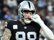 Report: I Raiders si siederanno sul go rusher Maxx Crosby contro i Giants