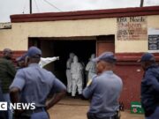 Undici arrestati per sparatoria in una taverna del Sud Africa