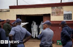 Undici arrestati per sparatoria in una taverna del Sud Africa