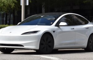 NHTSA indaga sulle maniglie delle porte di emergenza della Tesla Mannequin 3