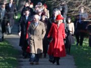 Re Carlo e la famiglia reale, escluso Andrea, si riuniscono per Natale