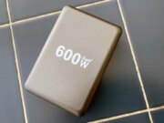 Ho smontato questo economico caricabatterie da 600 W per testarne le affermazioni. Quello che ho trovato dentro non period giusto
