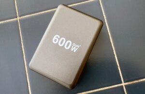 Ho smontato questo economico caricabatterie da 600 W per testarne le affermazioni. Quello che ho trovato dentro non period giusto