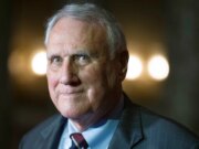 L’ex senatore del GOP Jon Kyl annuncia la diagnosi di demenza e si allontana dalla vita pubblica