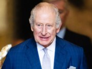 Re Carlo sollecita la “disintossicazione digitale”, la riconciliazione nel discorso di Natale dopo un anno di dramma reale