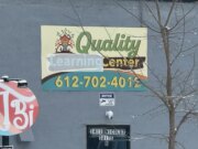 GUARDALO: L’asilo nido nel cuore dell’indagine sulle frodi del Minnesota risolve il segno dopo la presa in giro virale