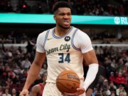 La schiacciata a positive partita di Giannis Antetokounmpo quasi provoca una rissa tra i giocatori di Bucks e Bulls