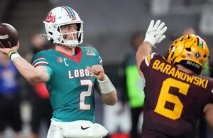 Gli appassionati di soccer universitario impazziscono per le uniformi delle partite di bocce del New Mexico