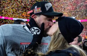 Taylor Swift si presenta per supportare Travis Kelce per la possibile partita finale casalinga