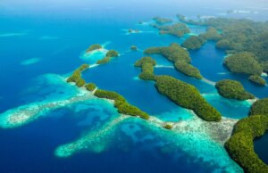 Una piccola nazione del Pacifico accoglierà fino a 75 deportati mentre l’amministrazione Trump accelera i traslochi di massa