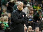 L’allenatore di basket della Rutgers prende in giro le regole di ammissibilità della NCAA mentre il dibattito si riaccende sui giocatori con esperienza NBA