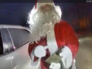 Babbo Natale con CCW viene fermato, cube al vicesceriffo dell’Ohio “devi proteggerti” durante la fermata del traffico festiva
