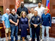 La leggenda dell’NBA Shaquille O’Neal sponsorizza il tentativo di un ex giocatore di basket di diventare l’ufficiale di polizia più alto del Texas