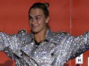 Kyrgios batte Sabalenka nella resa dei conti della “Battaglia dei sessi”.