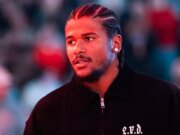 La celebrazione della guardia dei Suns con il compagno di squadra gli costa $ 25.000 dopo aver lanciato una bomba atomica durante un’intervista televisiva in diretta