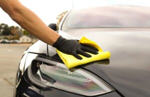 Ora sappiamo quanto ti verrà addebitato se vomiti in un robotaxi Tesla