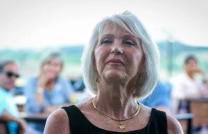 Una nuova mozione chiede il rilascio dell’ex impiegata del Colorado Tina Peters, sfidando lo stato dopo la grazia di Trump